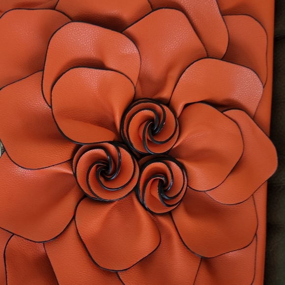 NWT Petal Flower 👛 Purse - Picture 2 of 7